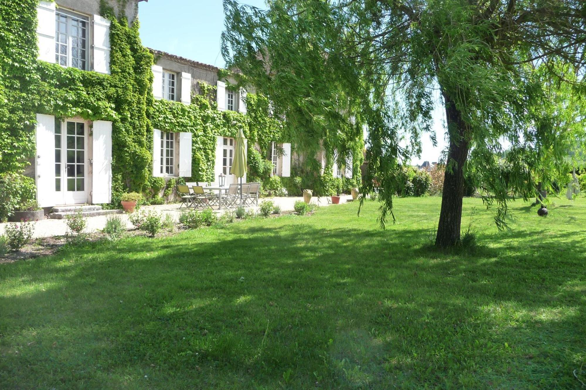 Bed and Breakfast Domaine De La Queyssie Saussignac Экстерьер фото